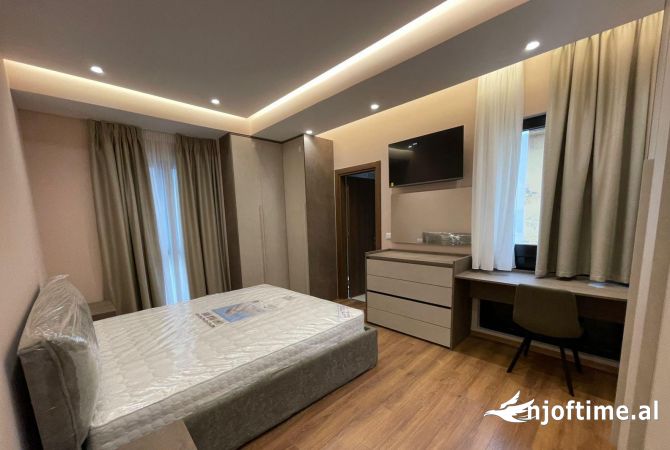 Shtepi me qera 2+1 ne Tirane - 830 Euro