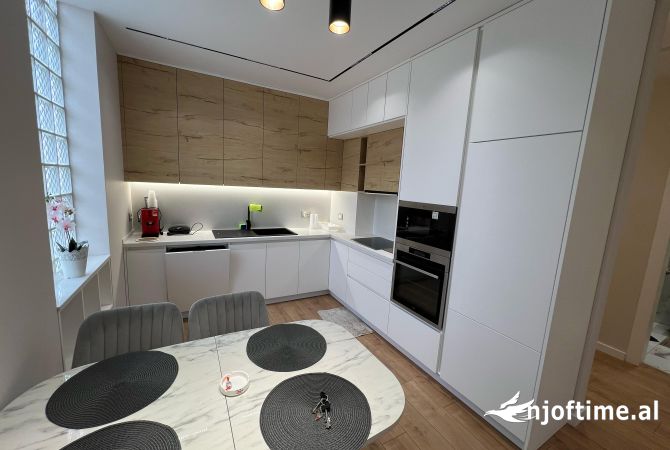 Shtepi me qera Apartament ne Tirane, 1+1, Mobilimi E mobiluar, Pagesa 700  Euro.