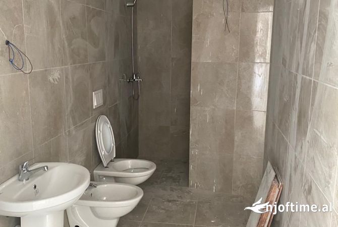 Shtepi me qera 2+1 ne Tirane - 80,000 Leke