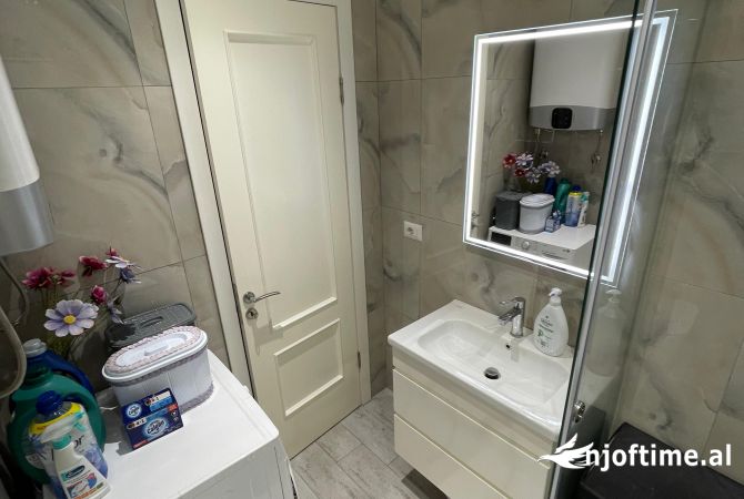 Shtepi ne shitje Apartament ne Tirane, 3+1, Mobilimi E mobiluar, Pagesa 180,000  Euro.