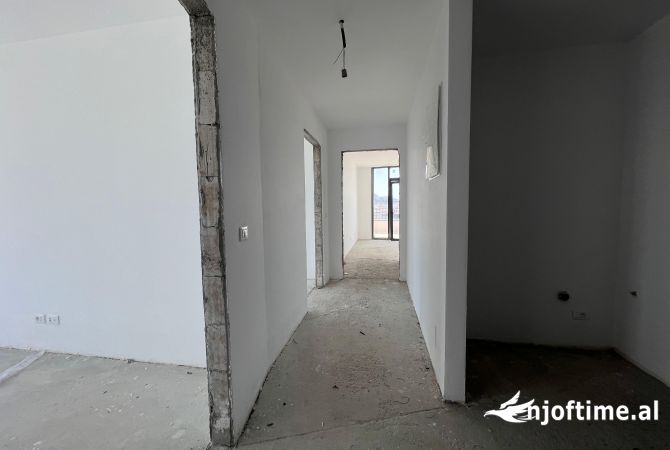Shtepi ne shitje Apartament ne Tirane, 2+1, Mobilimi Bosh, pa mobiluar, Pagesa 583,350  Euro.