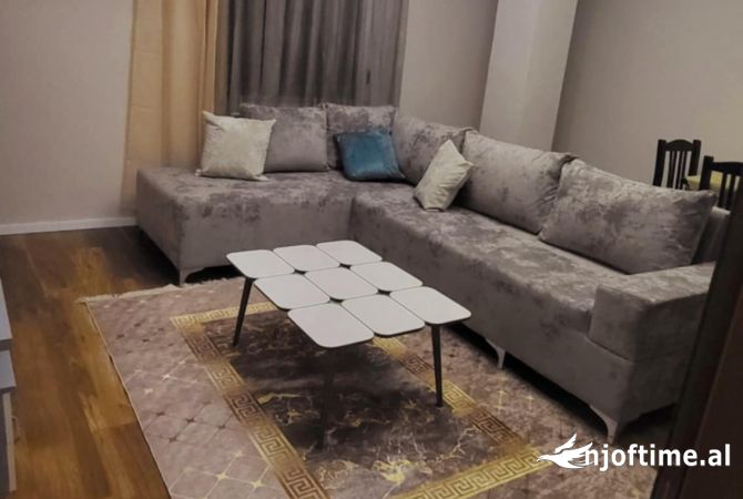 Shtepi me qera Apartament ne Tirane, 2+1, Mobilimi E mobiluar, Pagesa 700  Euro.