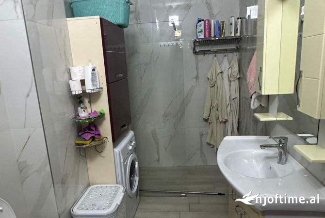 Shtepi me qera Apartament ne Tirane, 2+1, Mobilimi E mobiluar, Pagesa 500  Euro.