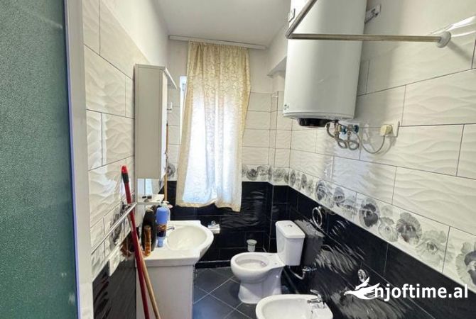 Shtepi ne shitje Apartament ne Tirane, 1+1, Mobilimi E mobiluar, Pagesa 135,000  Euro.