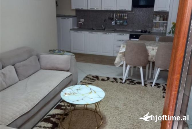 Shtepi ne shitje Apartament ne Tirane, 2+1, Mobilimi E mobiluar, Pagesa 125,000  Euro.