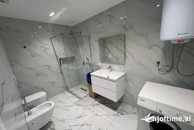 Shtepi ne shitje Apartament ne Tirane, 2+1, Mobilimi E mobiluar, Pagesa 200,000  Euro.