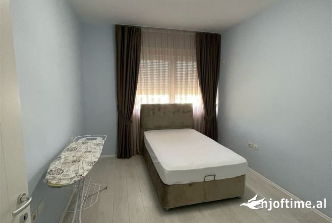 Shtepi me qera 3+1 ne Tirane - 1,300 Euro