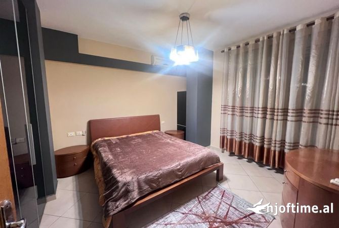 Shtepi me qera Apartament ne Tirane, 3+1, Mobilimi E mobiluar, Pagesa 1,200  Euro.