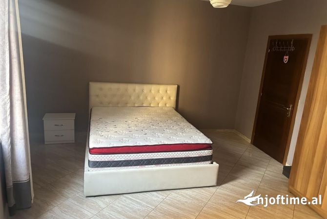 Shtepi me qera Apartament ne Tirane, 2+1, Mobilimi E mobiluar, Pagesa 55,000  Leke.