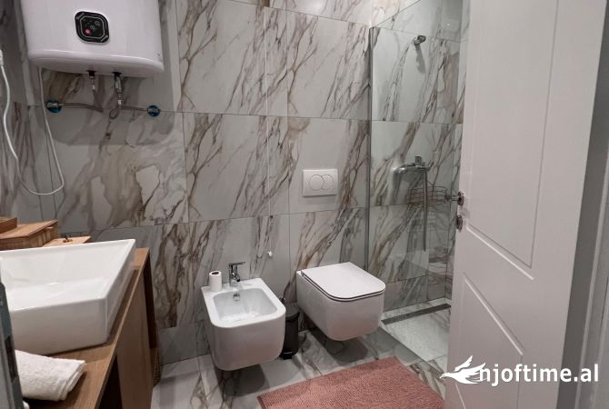 Shtepi ne shitje Apartament ne Tirane, 2+1, Mobilimi E mobiluar, Pagesa 441,854  Euro.