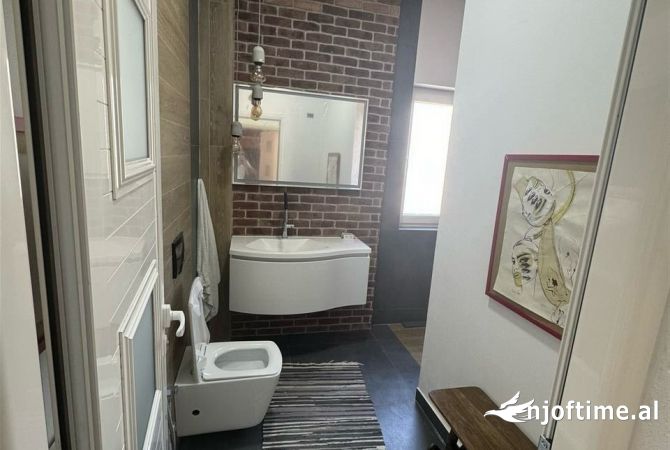 Shtepi me qera Apartament ne Tirane, 2+1, Mobilimi E mobiluar, Pagesa 800  Euro.