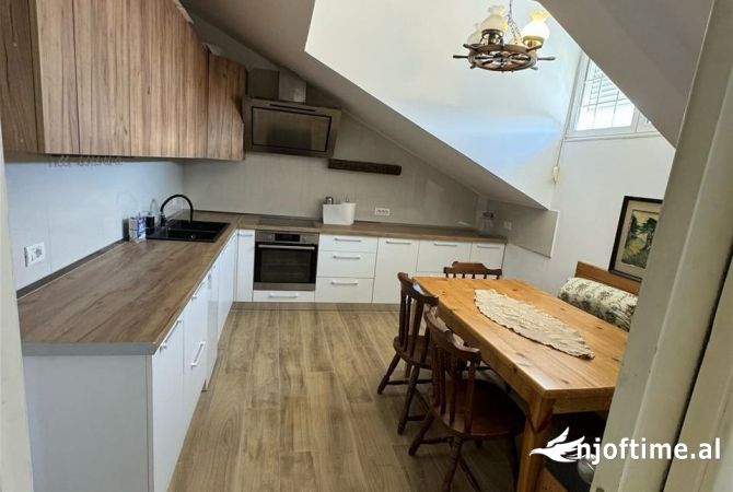 Shtepi me qera Apartament ne Tirane, 2+1, Mobilimi E mobiluar, Pagesa 800  Euro.