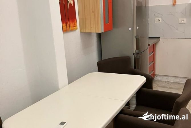 Shtepi me qera 1+1 ne Tirane - 40,000 Leke