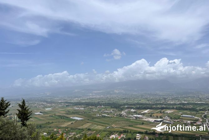 Truall ose Toke  ne Tirane - 500,000 Euro