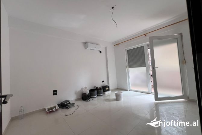 Shtepi me qera Apartament ne Tirane, 2+1, Mobilimi Bosh, pa mobiluar, Pagesa 85,000  Leke.