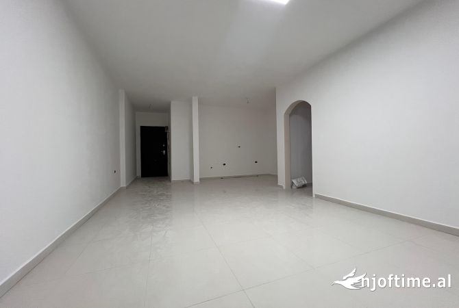 Shtepi me qera Apartament ne Tirane, 2+1, Mobilimi Bosh, pa mobiluar, Pagesa 85,000  Leke.