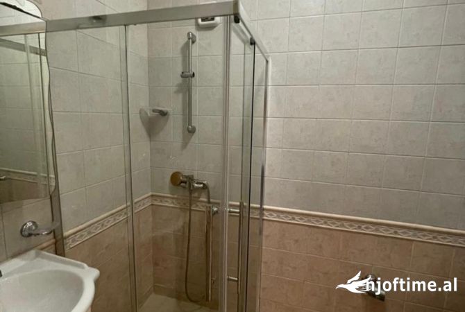 Shtepi me qera 2+1 ne Tirane - 80,000 Leke