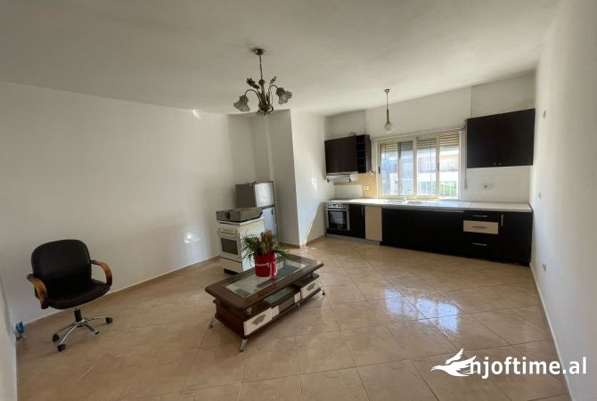 Shtepi me qera Apartament ne Tirane, 1+1, Mobilimi Bosh, pa mobiluar, Pagesa 350  Euro.