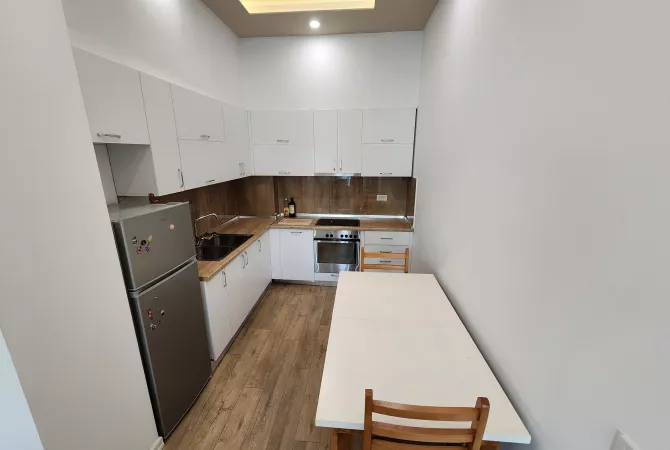 Shtepi me qera 2+1 ne Tirane - 800 Euro