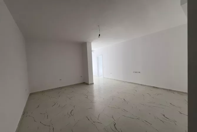 Shtepi me qera Apartament ne Tirane, 2+1, Mobilimi Bosh, pa mobiluar, Pagesa 850  Euro.