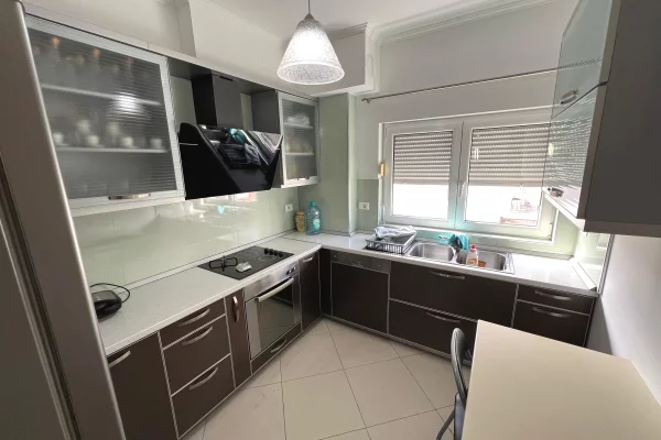 Shtepi me qera 2+1 ne Tirane - 700 Euro