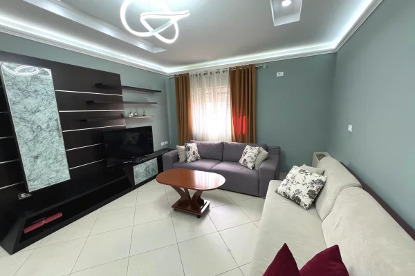 Shtepi me qera 2+1 ne Tirane - 700 Euro