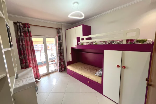 Shtepi me qera 2+1 ne Tirane - 700 Euro