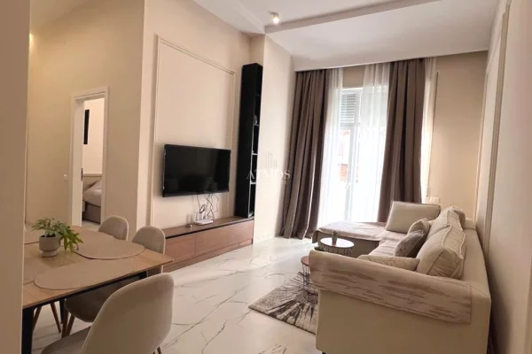 Shtepi me qera 2+1 ne Tirane - 1,200 Euro