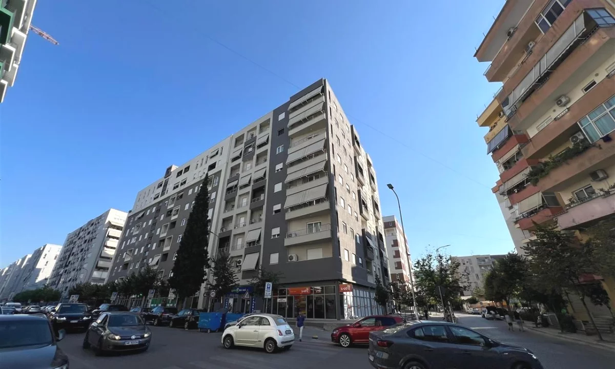 Shtepi ne shitje Apartament ne Tirane, 3+1, Mobilimi Pjeserisht e mobiluar, Pagesa 355,000  Euro.