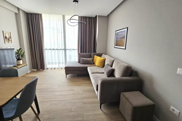 APARTAMENT 2+1 ME QERA TEK ISH TREGU ELEKTRIK 