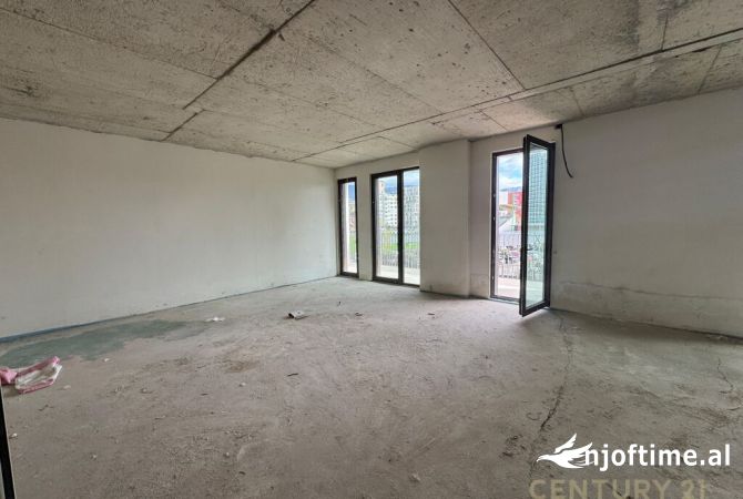 Ambient biznesi me qera 3+1 ne Tirane - 2,000 Euro