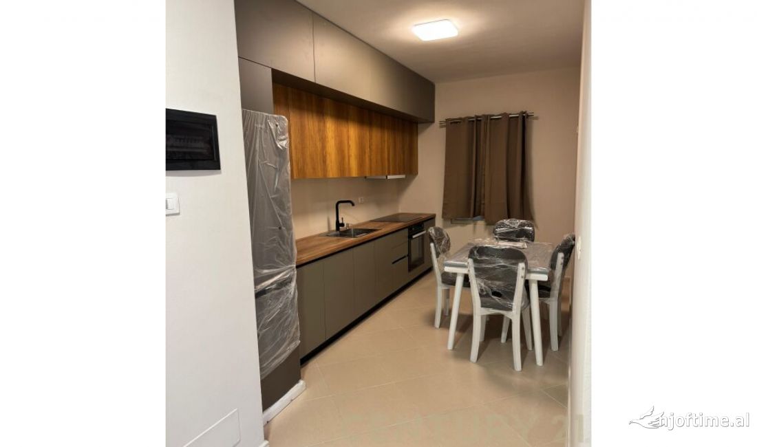 Shtepi me qera Apartament ne Tirane, 2+1, Mobilimi E mobiluar, Pagesa 700  Euro.