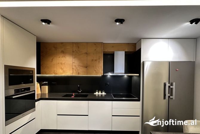 Shtepi me qera 2+1 ne Tirane - 2,500 Euro