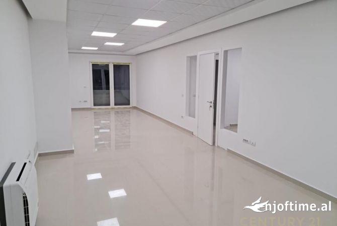 Ambient biznesi me qera 3+1 ne Tirane - 2,500 Euro