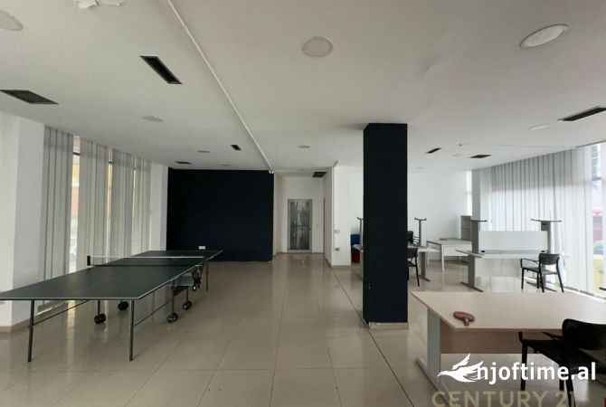 Ambient biznesi me qera 3+1 ne Tirane - 3,400 Euro