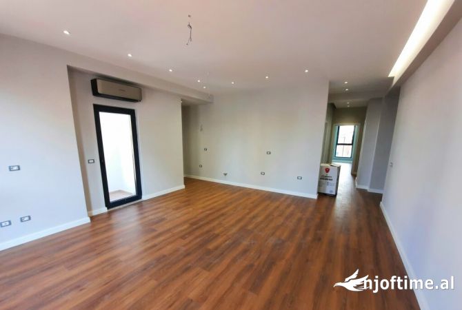 Ambient biznesi me qera 3+1 ne Tirane - 950 Euro