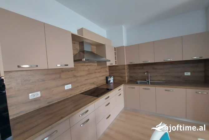 Shtepi me qera 2+1 ne Tirane - 550 Euro