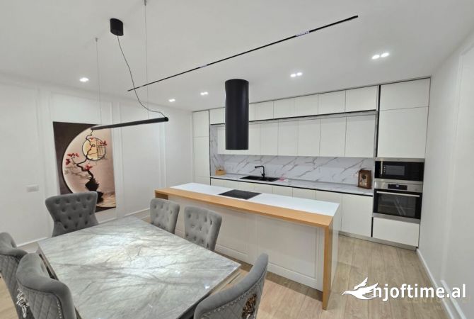Shtepi me qera 2+1 ne Tirane - 1,300 Euro