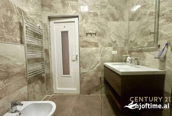 Shtepi ne shitje Apartament ne Tirane, 2+1, Mobilimi E mobiluar, Pagesa 159,000  Euro.