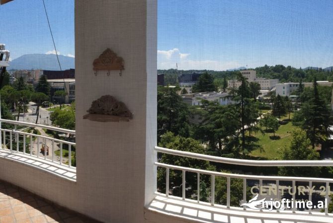 Shtepi me qera 2+1 ne Tirane - 1,700 Euro