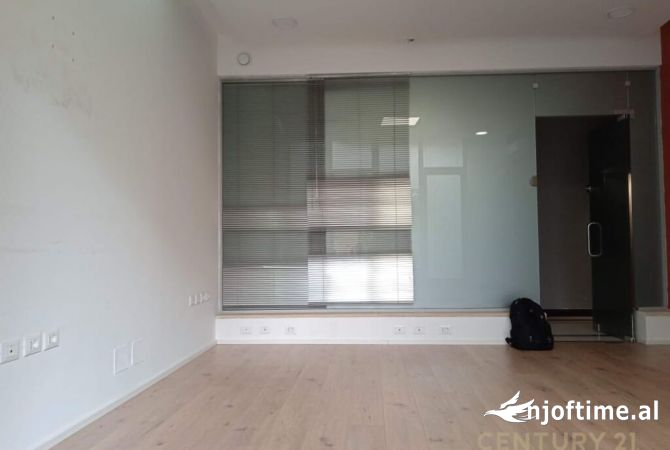 Ambient biznesi me qera 3+1 ne Tirane - 500 Euro