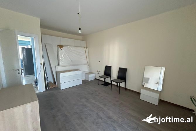 Shtepi ne shitje Apartament ne Tirane, 3+1, Mobilimi Pjeserisht e mobiluar, Pagesa 187,000  Euro.