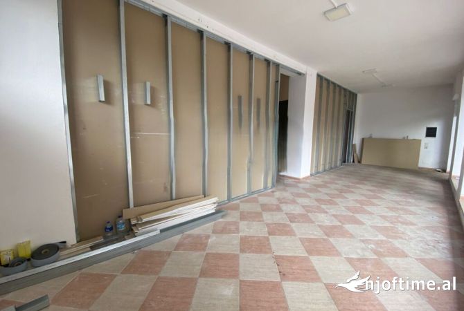 Ambient biznesi me qera 3+1 ne Tirane - 3,000 Euro