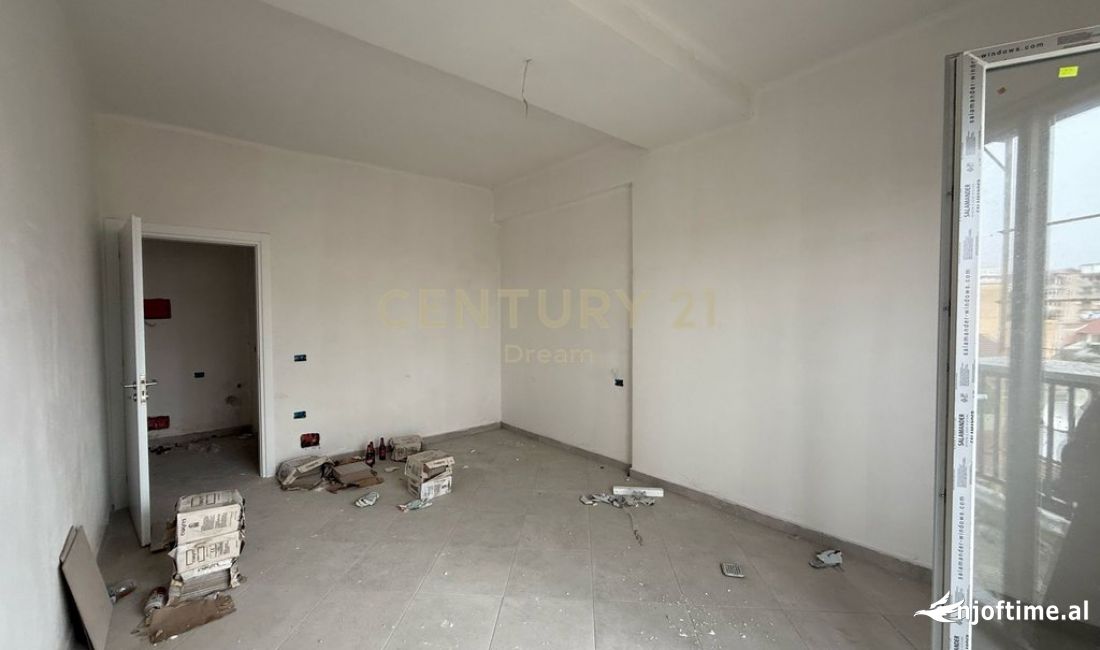 Shtepi ne shitje Apartament ne Tirane, 2+1, Mobilimi Bosh, pa mobiluar, Pagesa 175,000  Euro.