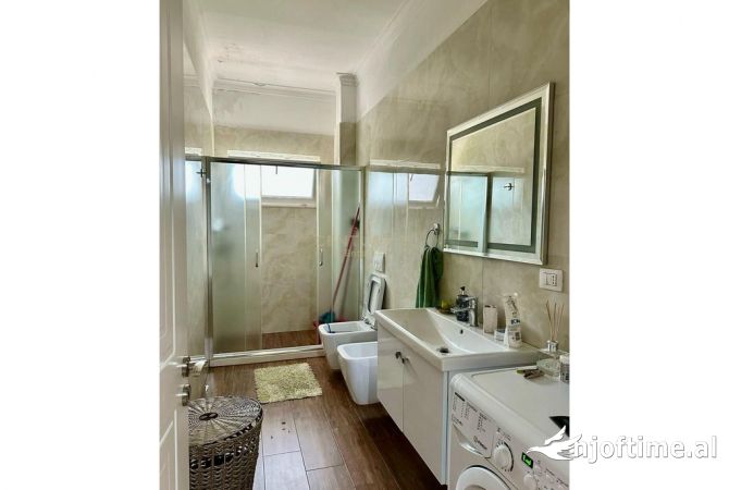Shtepi ne shitje 2+1 ne Tirane - 240,000 Euro