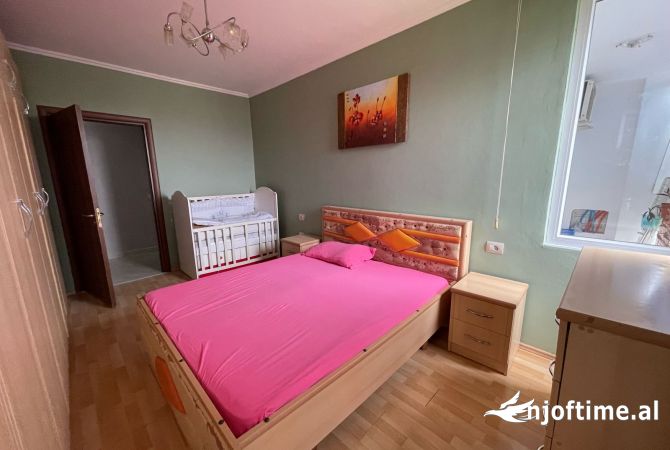 Shtepi me qera Apartament ne Tirane, 2+1, Mobilimi E mobiluar, Pagesa 50,000  Leke.