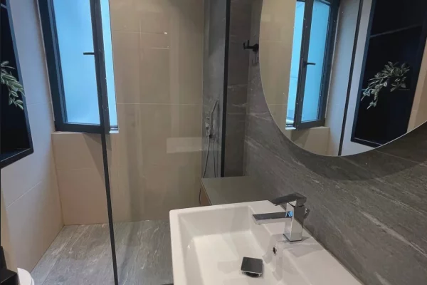 Shtepi me qera Apartament ne Tirane, 2+1, Mobilimi E mobiluar, Pagesa 1,200  Euro.