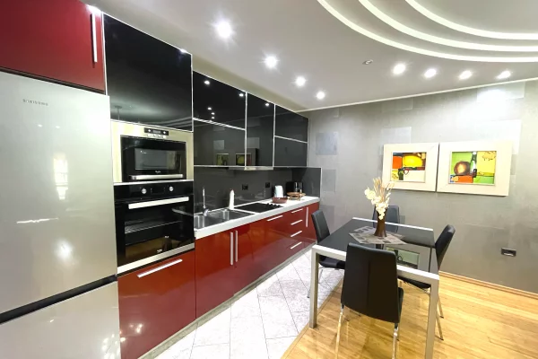 JEPET ME QIRA APARTAMENT 2+1+2 PRANE AMBASADES AMERIKANE, TIRANE!