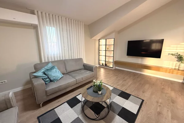 Shtepi me qera 2+1 ne Tirane - 900 Euro