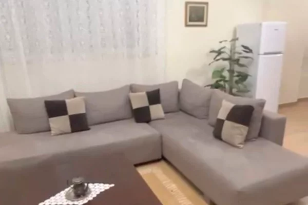 Shtepi me qera 2+1 ne Tirane - 900 Euro